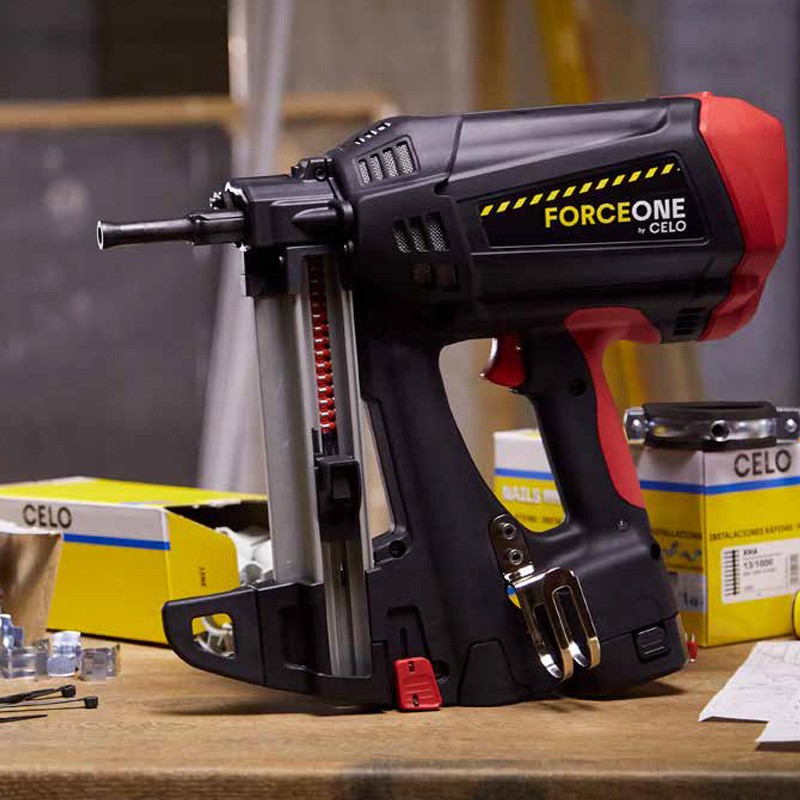 Chiodatrice a gas Celo Force One con caricatore corto da 20 chiodi, in valigetta CELO - 4