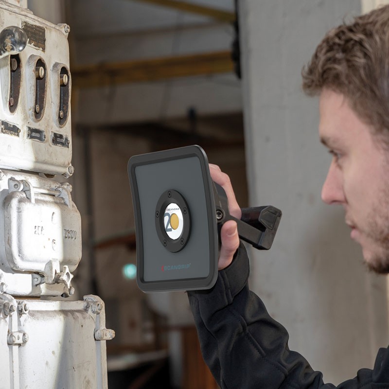 utilizzo lampada da cantiere Scangrip NOVA R