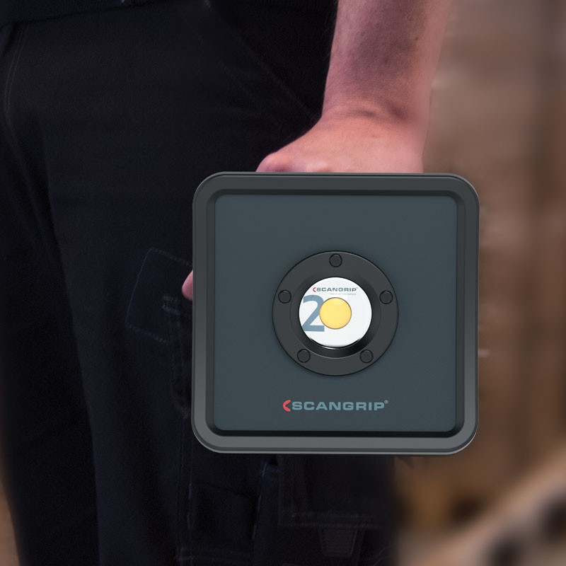 utilizzo lampada da cantiere Scangrip NOVA R